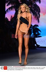 Pokazy Miami Swim Week 2021