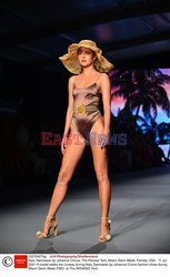 Pokazy Miami Swim Week 2021