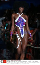 Pokazy Miami Swim Week 2021