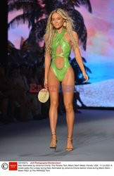 Pokazy Miami Swim Week 2021