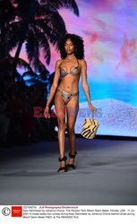 Pokazy Miami Swim Week 2021