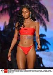 Pokazy Miami Swim Week 2021