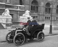 Victoria and Albert Museum archiwalia