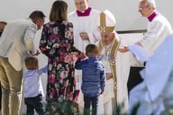 Papież z wizytą w  L'Aquili we włoskiej Abruzji