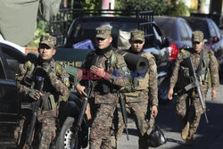 Policja walczy z gangiem w Soyapango w Salwadorze