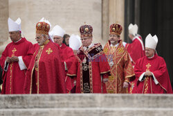 Pogrzeb papieża emeryta Benedykta XVI na placu św. Piotra w Rzymie