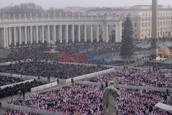 Pogrzeb papieża emeryta Benedykta XVI na placu św. Piotra w Rzymie