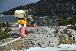 Pozamykane kurorty narciarskie we Francji - AFP