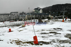 Pozamykane kurorty narciarskie we Francji - AFP