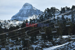 Pozamykane kurorty narciarskie we Francji - AFP