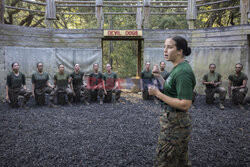 Trening rekrutów piechoty morskiej USA