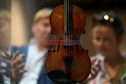 W  warsztacie francuskiego lutnika skrzypiec Guarneri i Stradivari - AFP