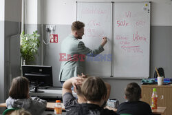 Ograniczenie prac domowych w polskich szkołach - AFP