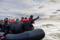 Migranci na plaży Gravelines - AFP