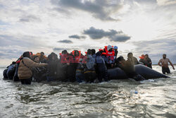 Migranci na plaży Gravelines - AFP