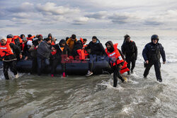 Migranci na plaży Gravelines - AFP