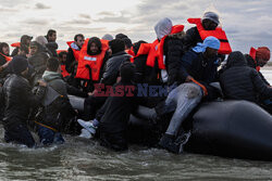 Migranci na plaży Gravelines - AFP