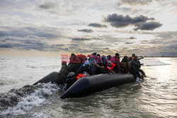 Migranci na plaży Gravelines - AFP