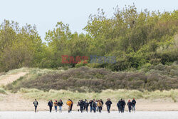 Migranci na plaży Gravelines - AFP