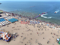 Tłumy na plaży w Chinach