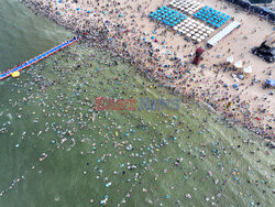 Tłumy na plaży w Chinach