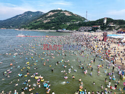 Tłumy na plaży w Chinach