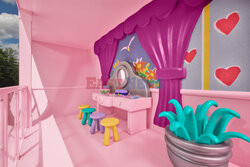 Domek Polly Pocket naturalnej wielkości