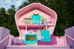 Domek Polly Pocket naturalnej wielkości