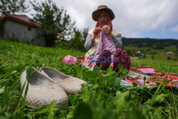 Kobiety z tureckiej wioski Eskikale wciąż same dziergają skarpety