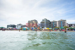 Rodzinne plażowanie w Bari