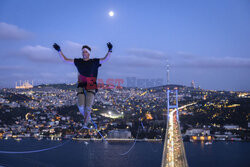 Estończyk przemierzył kontynenty na slackline