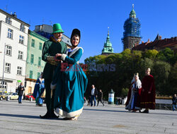 Happening w ramach obchodów 640. rocznicy koronacji królowej Jadwigi