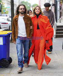 Heidi Klum w czerwonej stylizacji pod Empire State Building