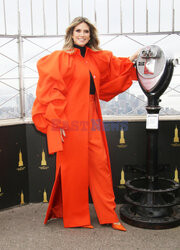 Heidi Klum w czerwonej stylizacji pod Empire State Building