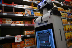 Robot Windy ochroniarzem w supermarkecie we Francji