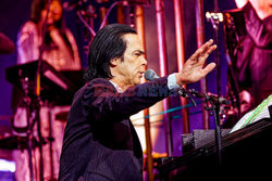 Nick Cave występuje w Manchsterze