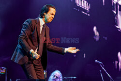 Nick Cave występuje w Manchsterze