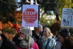 Protest fizjoterapeutów przed Sejmem