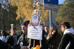 Protest fizjoterapeutów przed Sejmem