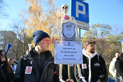 Protest fizjoterapeutów przed Sejmem