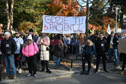 Protest fizjoterapeutów przed Sejmem