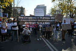 Protest fizjoterapeutów przed Sejmem