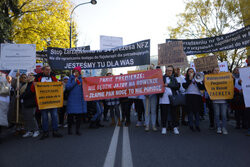 Protest fizjoterapeutów przed Sejmem