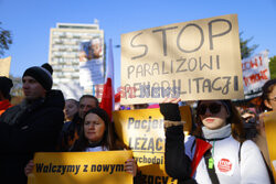 Protest fizjoterapeutów przed Sejmem