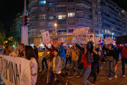 Protesty po powodzi przed siedzibą Partii Ludowej w Barcelonie