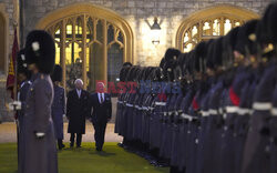 Król Karol III i król Jordanii Abdullah II na inspekcji Gwardii Honorowej