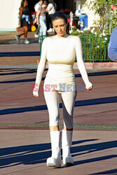 Bianca Censori w parku Disney California Adventure