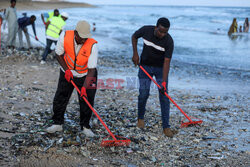 Stosy plastikowych śmieci na plaży w Somalii