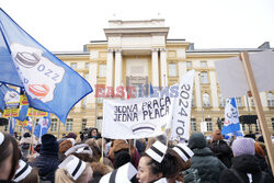 Protest pielęgniarek i położnych przed KPRM