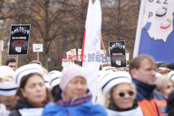 Protest pielęgniarek i położnych przed KPRM